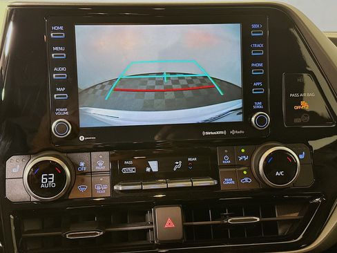 Used 2022 Toyota Highlander XLE FWD image 25