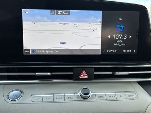 Used 2022 Hyundai Elantra Limited w/ Preferred Accessory Package FWD image 12