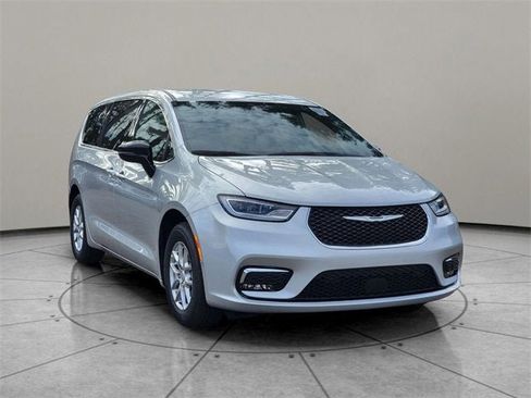 New 2026 Chrysler Pacifica Select image 14
