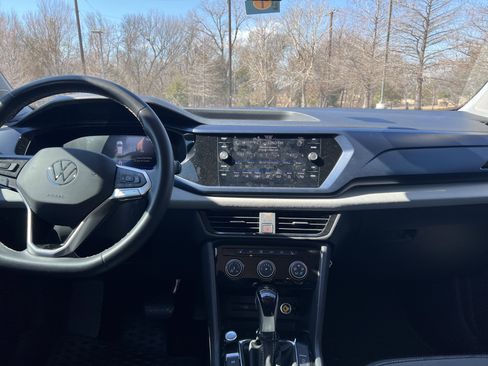 Certified 2023 Volkswagen Taos SE image 27