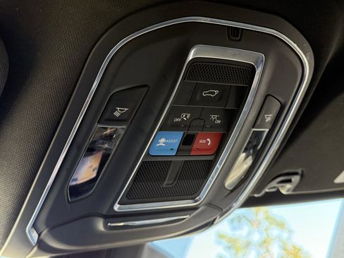 Used 2023 Jeep Wagoneer L Series II image 25