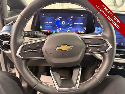 Used 2024 Chevrolet Equinox EV LT w/ LPO, Trailering Package image 17