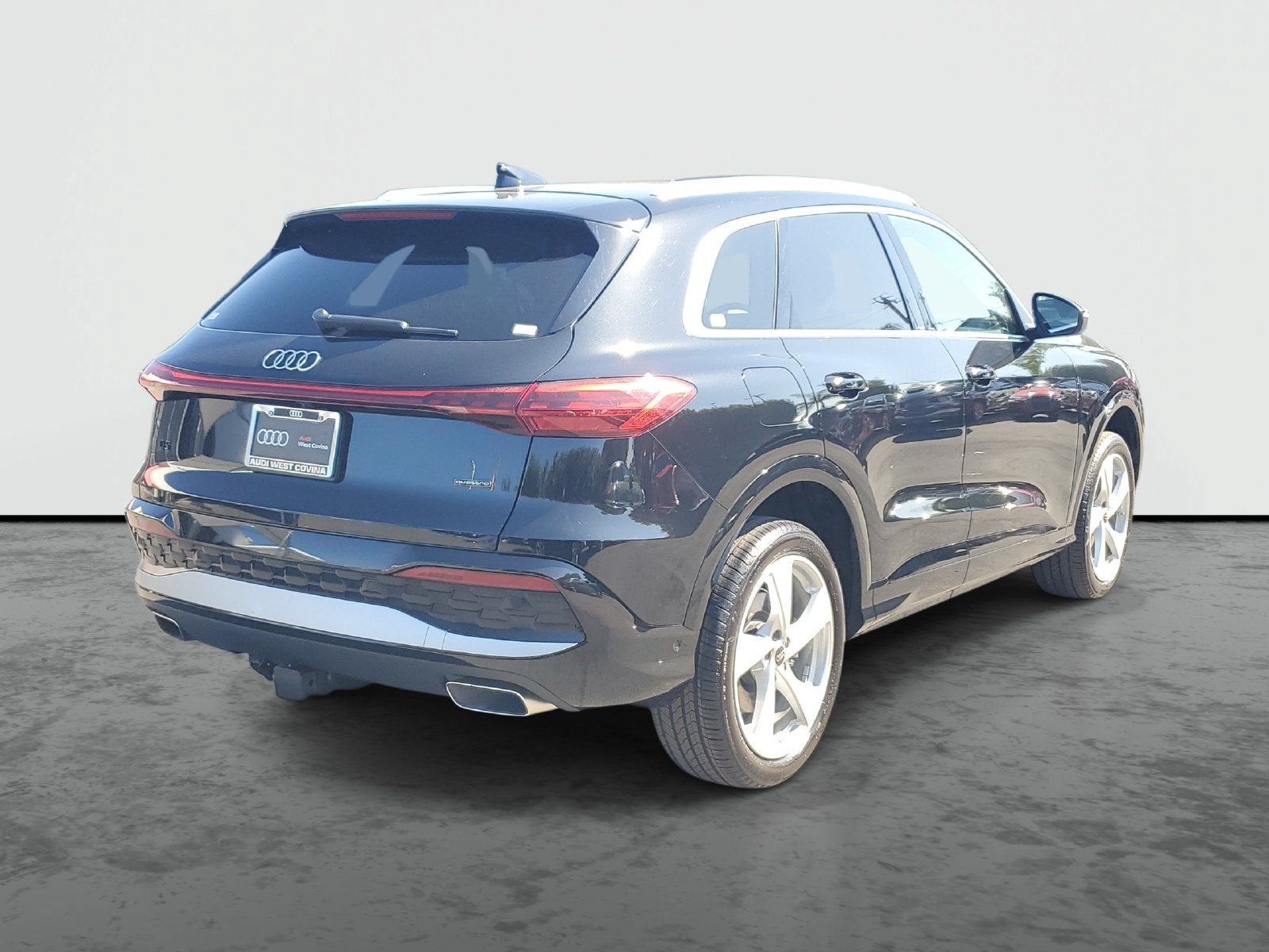 Used 2025 Audi Q5 Premium Plus w/ Premium Plus AWD/4WD image 4