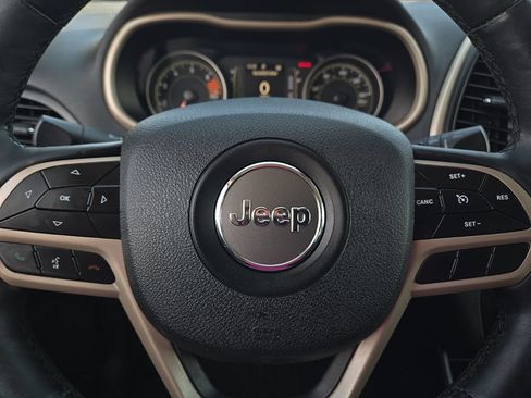 Used 2017 Jeep Cherokee Latitude w/ Comfort/Convenience Group AWD/4WD image 20