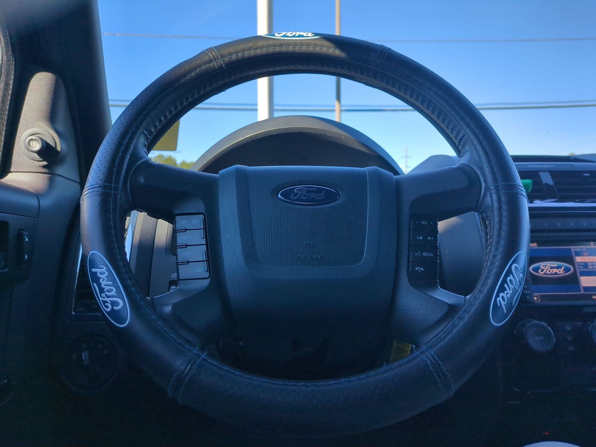 Used 2011 Ford Escape Limited w/ 302A Rapid Spec Order Code FWD image 15
