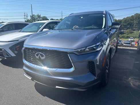 Used 2023 INFINITI QX60 Sensory w/ Vision Package AWD/4WD image 2
