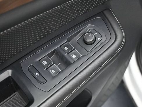 Used 2024 Volkswagen Atlas SE AWD/4WD image 12