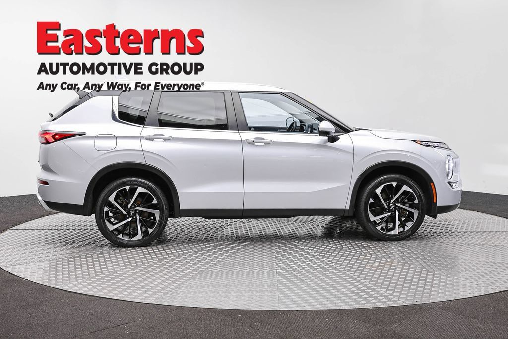 Used 2024 Mitsubishi Outlander SE AWD/4WD image 6