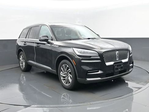 Used 2023 Lincoln Aviator AWD image 3
