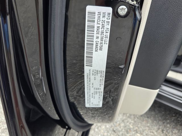 Used 2024 Chrysler Pacifica Touring-L FWD image 17