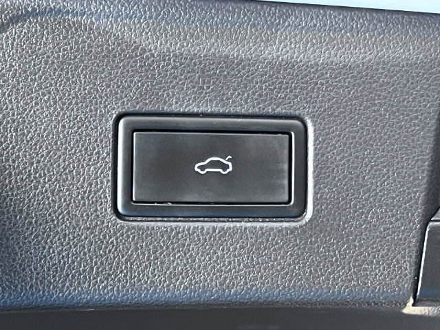 Certified 2024 Volkswagen Atlas SE FWD image 6