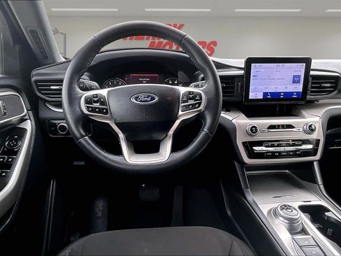 Used 2023 Ford Explorer XLT AWD/4WD image 9