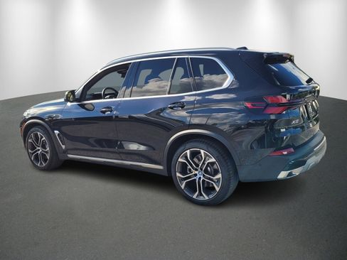 New 2025 BMW X5 xDrive50e w/ Climate Comfort Package image 5