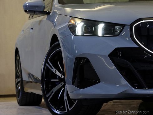 New 2026 BMW 530i xDrive w/ M Sport Package image 4