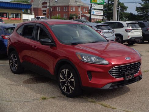 Used 2021 Ford Escape SE w/ SE Sport Appearance Package AWD/4WD image 3
