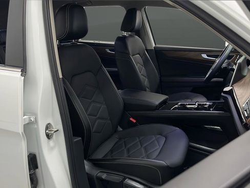 Used 2024 Volkswagen Atlas SE image 24