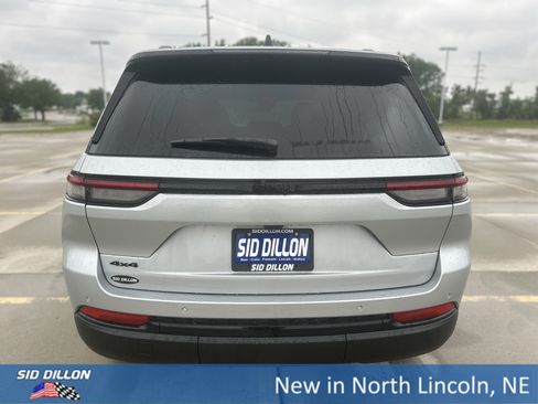 New 2025 Jeep Grand Cherokee Altitude image 4