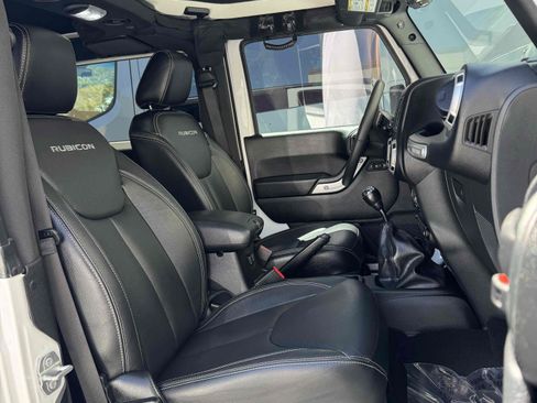 Used 2018 Jeep Wrangler Rubicon w/ Power Convenience Group AWD/4WD image 45