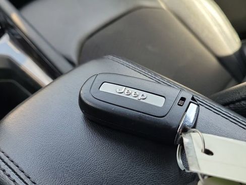 Used 2024 Jeep Compass Latitude AWD/4WD image 36