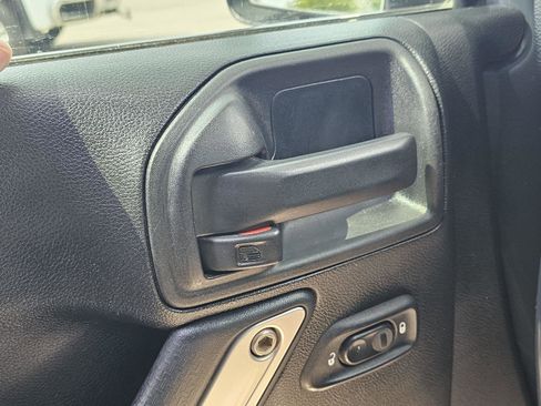 Used 2016 Jeep Wrangler Unlimited Rubicon w/ Connectivity Group image 9