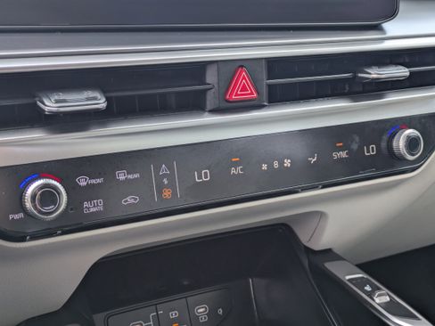 Certified 2025 Kia Sorento S AWD/4WD image 30