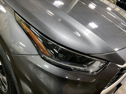 Used 2021 Toyota Highlander XLE image 28