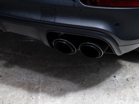 Used 2023 Porsche Cayenne Platinum Edition image 31