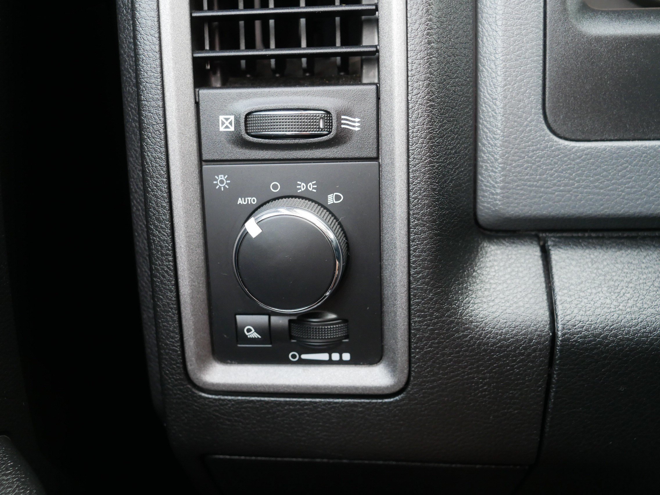 Used 2018 RAM 2500 Tradesman w/ Chrome Appearance Group AWD/4WD image 26
