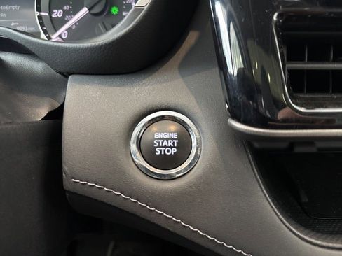 Used 2023 Toyota Highlander XLE image 28