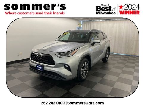 Used 2021 Toyota Highlander XLE image 2