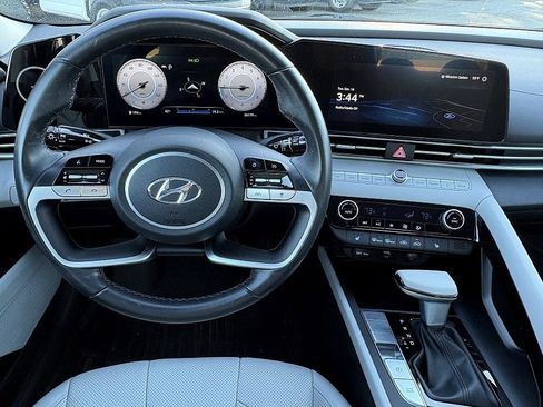 Used 2023 Hyundai Elantra Limited image 15