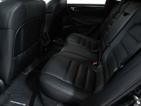 Certified 2026 Porsche Macan AWD/4WD image 35