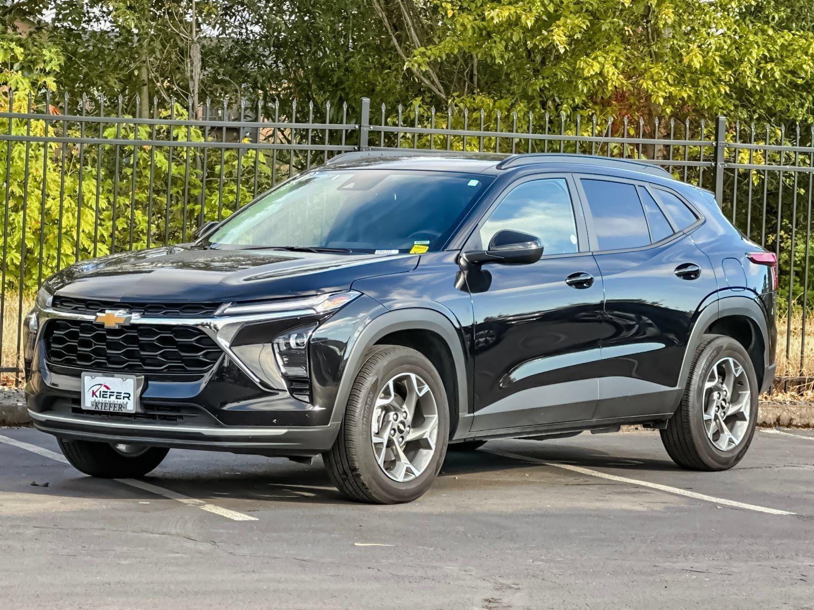 Used 2025 Chevrolet Trax LT w/ LT Convenience Package FWD image 7