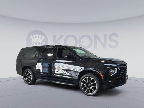 Used 2025 Chevrolet Suburban RST w/ Comfort Package image 2