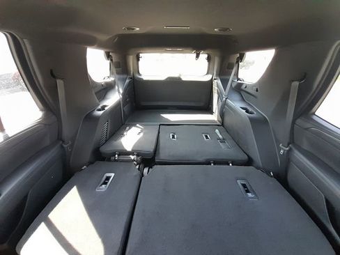 Used 2024 GMC Yukon SLT AWD/4WD image 52