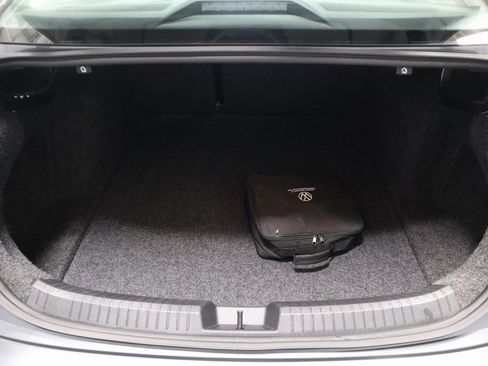 Used 2021 Volkswagen Jetta SE w/ SE Cold Weather Package image 16