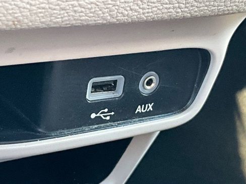 Used 2020 Chrysler Pacifica Limited FWD image 28