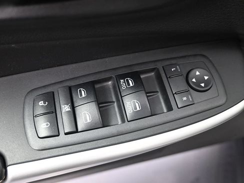 Used 2018 Jeep Cherokee Latitude Plus w/ Cold Weather Group AWD/4WD image 10