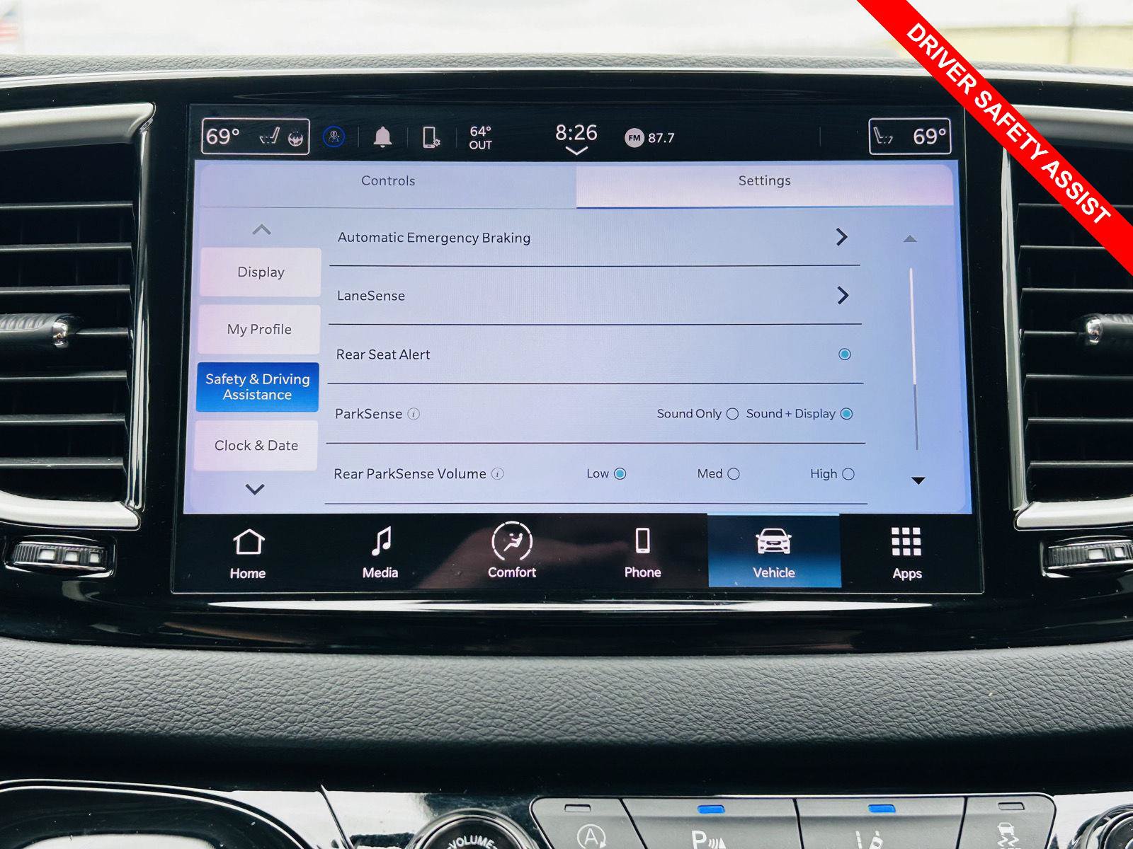 Used 2024 Chrysler Pacifica Touring-L FWD image 7
