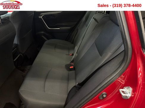 Used 2021 Toyota RAV4 LE image 23