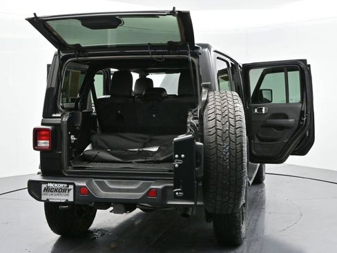 Used 2022 Jeep Wrangler Unlimited Sahara image 42