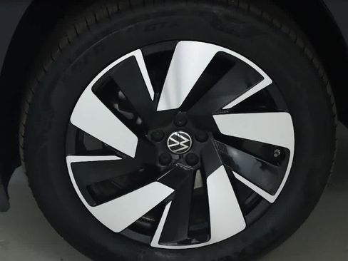 Used 2024 Volkswagen Atlas Cross Sport SE image 36