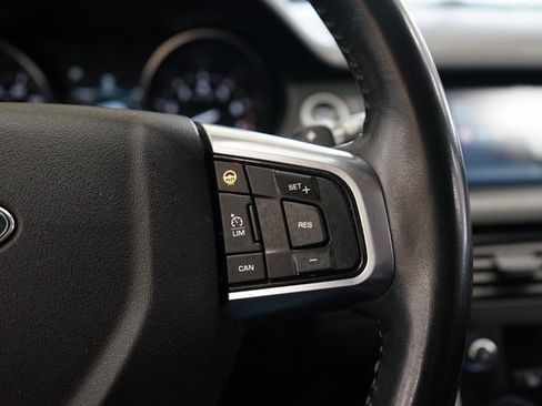 Used 2018 Land Rover Discovery Sport SE image 29