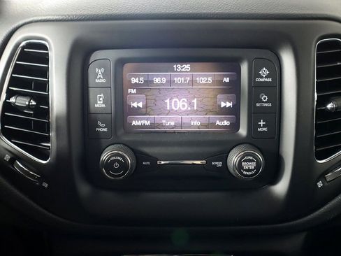 Used 2018 Jeep Compass Latitude AWD/4WD image 37