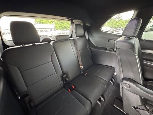 Used 2025 Buick Enclave Preferred FWD image 25