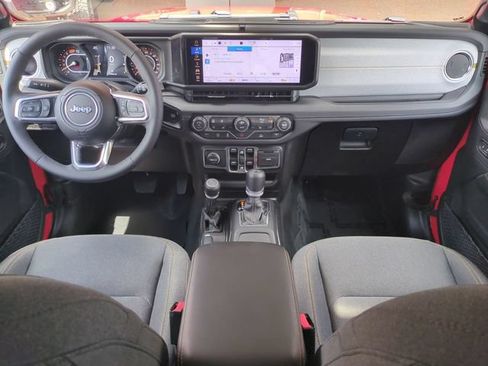 Used 2026 Jeep Wrangler Unlimited Sahara AWD/4WD image 15