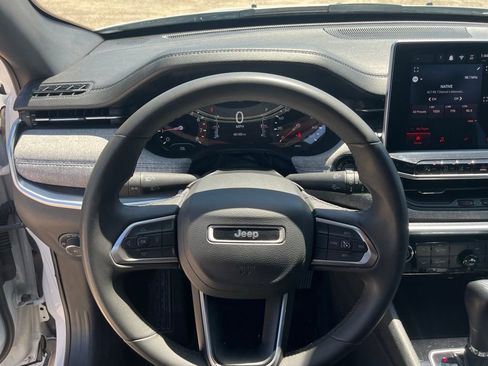 Used 2024 Jeep Compass Latitude AWD/4WD image 21