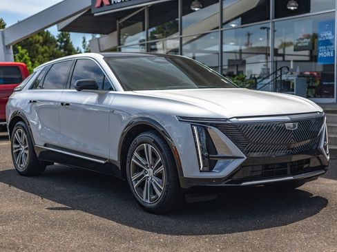 Used 2024 Cadillac Lyriq Luxury RWD image 6