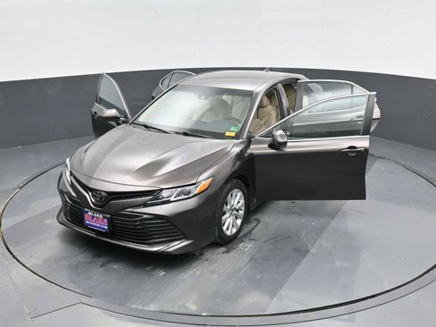 Used 2019 Toyota Camry LE image 37