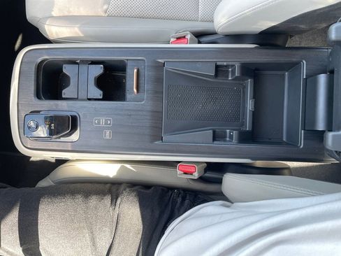 Used 2023 Nissan Ariya AWD image 23